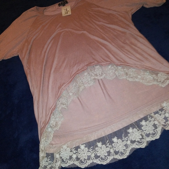 POL Distressed Pinkish Tan Tunic with Lace - Picture 6 of 10